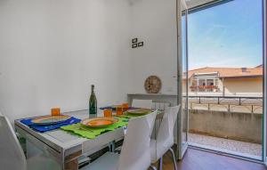 a dining room with a table with chairs and a window at Amazing Apartment In Chiavari With Wifi in Chiavari