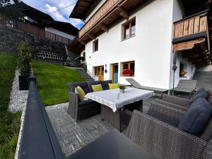 Posezení v ubytování Ferienwohnung Bergzua