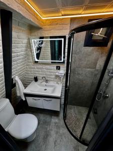 A bathroom at AsvaVilla şelale evleri süit