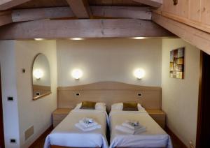Ένα ή περισσότερα κρεβάτια σε δωμάτιο στο Hotel Garnì Maffei
