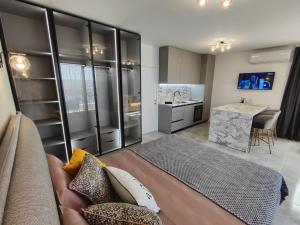 a living room with a couch and a kitchen at студио Водолей in Obzor