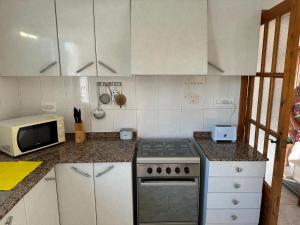 Kuchyň nebo kuchyňský kout v ubytování Apartment near beach and town center + 25 fotografií