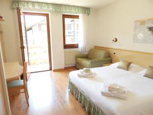 Ένα ή περισσότερα κρεβάτια σε δωμάτιο στο Hotel Garnì Maffei