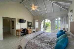 Billede fra billedgalleriet på Luxury 3 Br 3 Bth Townhouse in Gated Community i Saint Thomas