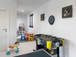 Soba z igrami v nastanitvi Villa Astera