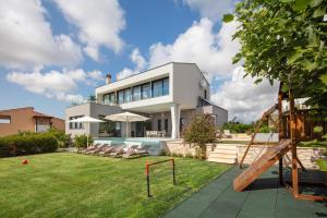 Vrt pred nastanitvijo Villa Astera