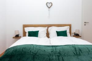 Postel nebo postele na pokoji v ubytování Roseggercafé + 5 fotografií
