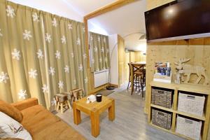 Televízia a/alebo spoločenská miestnosť v ubytovaní Le Hameau De Borsat - Appartement tout confort au pied des pistes MAE-1264 + 5 fotografií