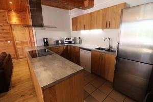Kuchyňa alebo kuchynka v ubytovaní Résidence Grand Tichot B - Appartement 7 pièces Tignes Val claret MAE-2334
