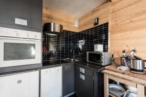 Kuchyňa alebo kuchynka v ubytovaní Résidence Schuss - Appartement agréable et confortable · Balcon MAE-2594 + 6 fotografií