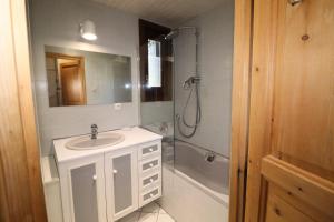 Kúpeľňa v ubytovaní Résidence Curling B1-b2 - Appartement au coeur de Tignes le Val Claret MAE-2554 + 6 fotografií