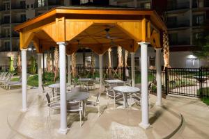 Restaurace v ubytování SpringHill Suites Orange Beach at The Wharf