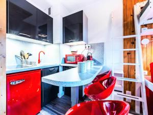 Kuchyňa alebo kuchynka v ubytovaní Résidence Bec Rouge - Studio lumineux·Skis aux pieds·Balcon MAE-6794