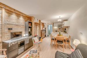 Kuchnia lub aneks kuchenny w obiekcie Résidence Glaciers - 2 pièces 4/5 personnes - 39m² - Sud MAE-5334