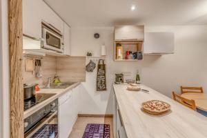 Kuchnia lub aneks kuchenny w obiekcie Résidence Glaciers - 2 pièces 4/5 personnes - 39m² - Sud MAE-5334