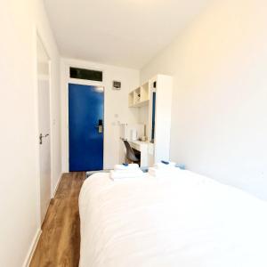 Postel nebo postele na pokoji v ubytování High Wycombe Commuters Rental