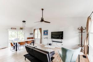 a living room with a table and chairs at The Getaway Lodge in the Blue Ridge Mountains near Roanoke & Bedford in Troutville