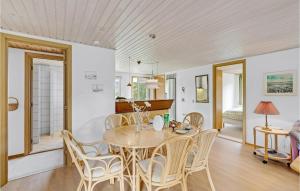 Posezení v ubytování 3 Bedroom Nice Home In Rømø + 25 fotografií