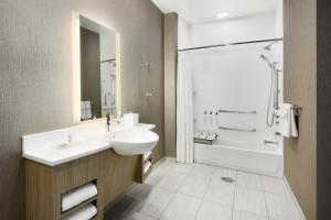 SpringHill Suites by Marriott Dothan的一间浴室