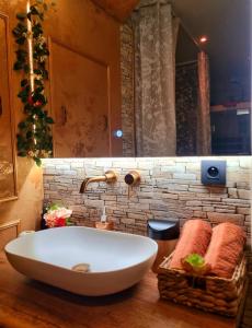 Koupelna v ubytování Aslyra "Appart-hôtel" + 30 fotografií