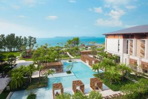 Bazén v ubytování Shenzhen Marriott Hotel Golden Bay nebo v jeho okolí