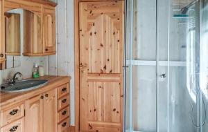 Kuchyň nebo kuchyňský kout v ubytování 2 Bedroom Gorgeous Home In Eggedal