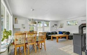 Η κουζίνα ή μικρή κουζίνα στο Holiday Home Bjergbovej Blåvand Xi