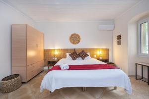 Imagen de la galería de Central, Calm with Courtyard, en Aegina Town