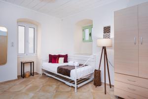 Imagen de la galería de Central, Calm with Courtyard, en Aegina Town