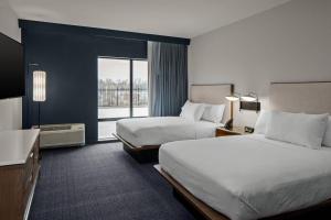 Courtyard by Marriott Jefferson City客房内的一张或多张床位