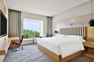 Letto o letti in una camera di Four Points by Sheraton Kochi Infopark