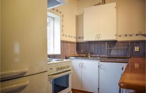 Kuchyň nebo kuchyňský kout v ubytování 1 Bedroom Amazing Apartment In Nybro