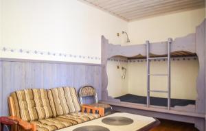 Postel nebo postele na pokoji v ubytování 1 Bedroom Amazing Apartment In Nybro + 2 fotografie