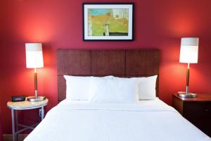 Postel nebo postele na pokoji v ubytování Residence Inn by Marriott Fort Collins