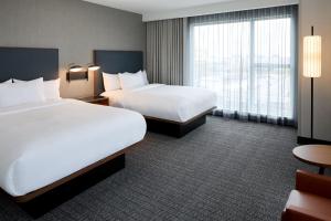 Courtyard by Marriott Montreal Laval客房内的一张或多张床位