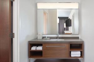 Vannituba majutusasutuses Courtyard by Marriott Saratoga Springs