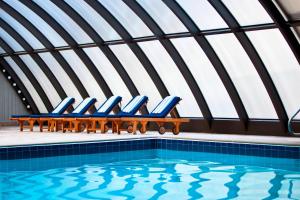 a group of chairs sitting next to a swimming pool at The Westin Peachtree Plaza, Atlanta in Atlanta