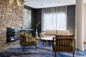Posezení v ubytování Fairfield Inn & Suites by Marriott Smithfield