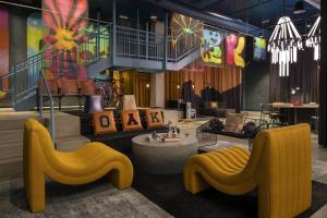 Posezení v ubytování Moxy Oakland Uptown