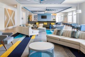 Гостиная зона в SpringHill Suites by Marriott Amelia Island