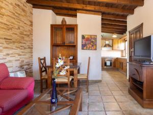 Televízia a/alebo spoločenská miestnosť v ubytovaní Casa rural con piscina climatizada y jardín en Icod de los Vinos - ES-279-18