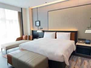 Postel nebo postele na pokoji v ubytování Shanghai Maybeours Hotel