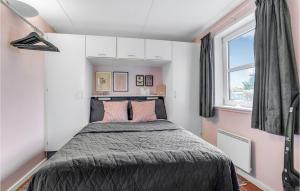 Ένα ή περισσότερα κρεβάτια σε δωμάτιο στο 1 Bedroom Beautiful Home In Fanø +6 φωτογραφίες