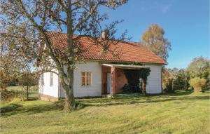 ビンメルビューにあるHoliday Home Vimmerby Xxxiiiの小白家屋