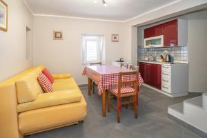 Dapur atau dapur kecil di Dila apartment +2 gambar