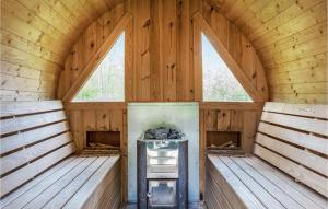una vista interna di una cabina di legno con due finestre di Stunning Home In Lidhult With Wifi a Lidhult