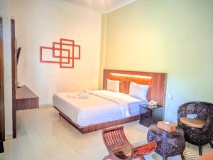 Ένα ή περισσότερα κρεβάτια σε δωμάτιο στο Hotel Ompu Herti