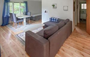 Posezení v ubytování Two-Bedroom Holiday Home In Loderup
