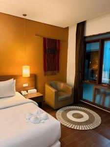 Ένα ή περισσότερα κρεβάτια σε δωμάτιο στο Hotel Ompu Herti