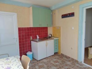 Kuchyň nebo kuchyňský kout v ubytování Apartmanes Volaric M